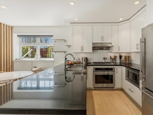 83 15Th Avenue W, Vancouver, BC 