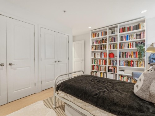 83 15Th Avenue W, Vancouver, BC 