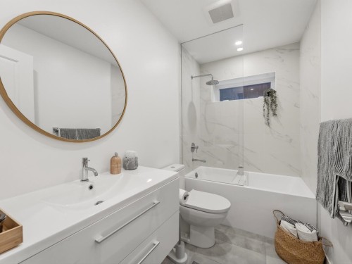 83 15Th Avenue W, Vancouver, BC 