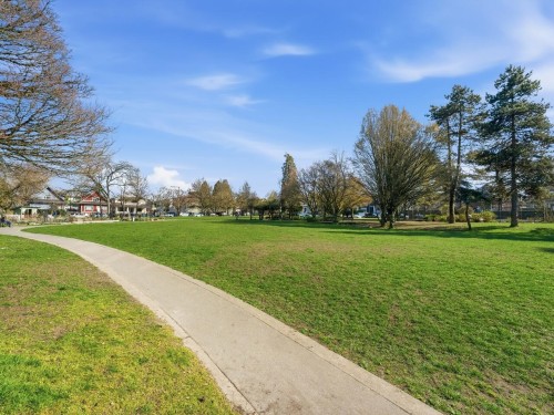 83 15Th Avenue W, Vancouver, BC 