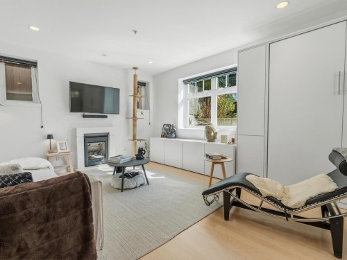 83 15Th Avenue W, Vancouver, BC 