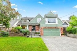 2372 Kings Avenue West Vancouver, BC V7V 2C4