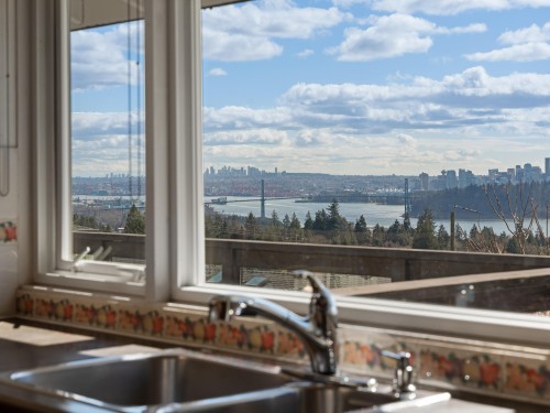 2220 Queens Avenue, West Vancouver, BC 