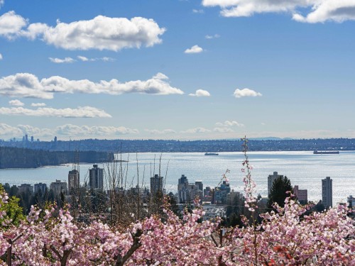 2220 Queens Avenue, West Vancouver, BC 