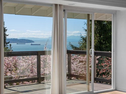 2220 Queens Avenue, West Vancouver, BC 