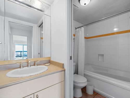 2220 Queens Avenue, West Vancouver, BC 