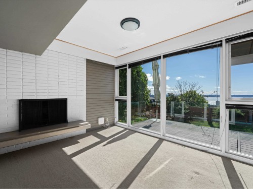 2220 Queens Avenue, West Vancouver, BC 