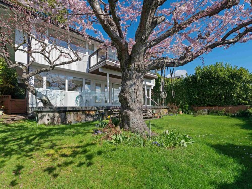 2220 Queens Avenue, West Vancouver, BC 