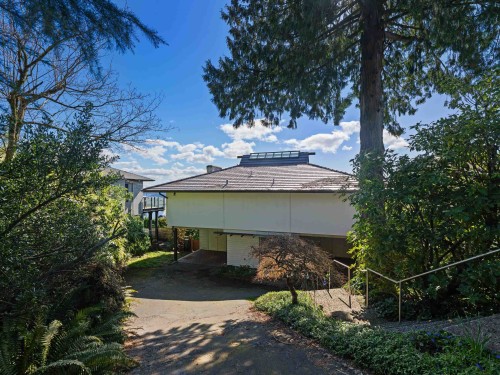 2220 Queens Avenue, West Vancouver, BC 