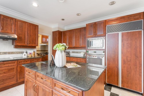 1088 42Nd Avenue W, Vancouver, BC 