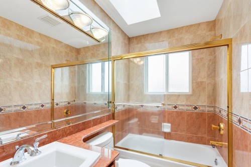 1088 42Nd Avenue W, Vancouver, BC 