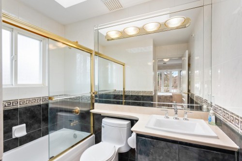 1088 42Nd Avenue W, Vancouver, BC 