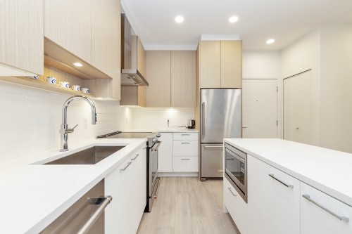 522-7588 16Th Street, Burnaby, BC 