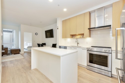 522-7588 16Th Street, Burnaby, BC 