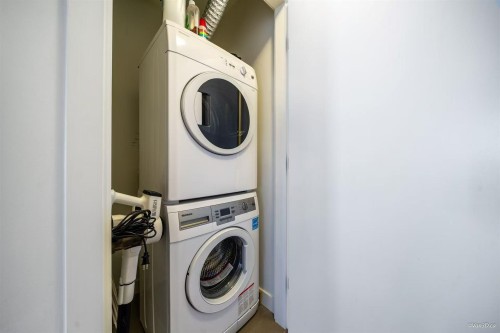 401-8850 University Crescent, Burnaby, BC - Indoor Photo Showing Laundry Room