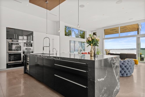 3906 Marine Drive, West Vancouver, BC 