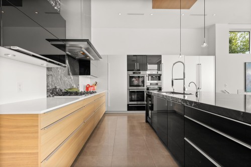 3906 Marine Drive, West Vancouver, BC 