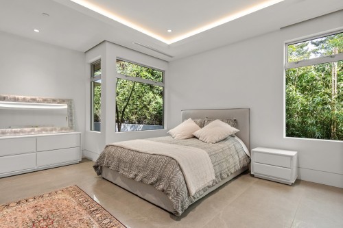 3906 Marine Drive, West Vancouver, BC 