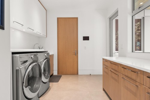 3906 Marine Drive, West Vancouver, BC 