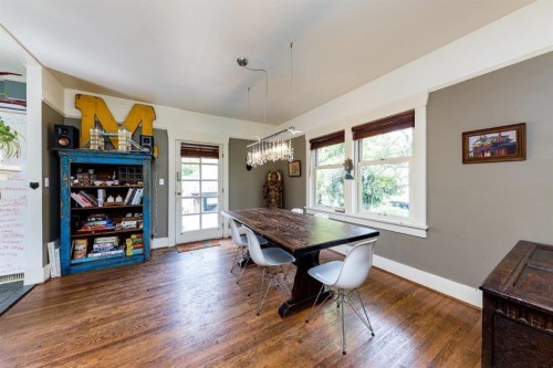 364 14Th Street E, North Vancouver, BC 