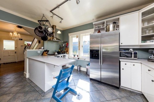 364 14Th Street E, North Vancouver, BC 