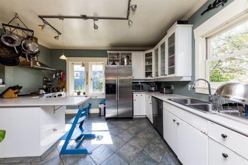 364 14Th Street E, North Vancouver, BC 