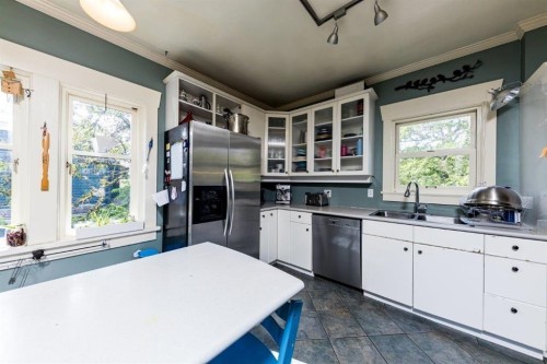 364 14Th Street E, North Vancouver, BC 