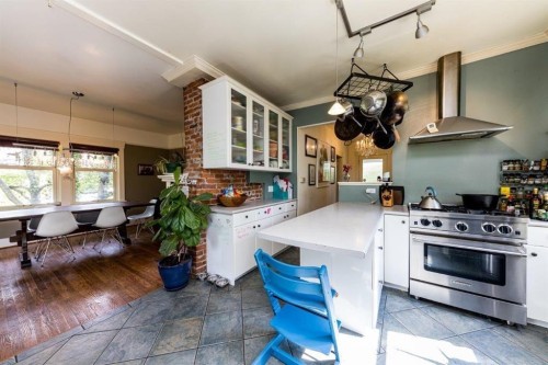364 14Th Street E, North Vancouver, BC 