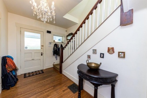 364 14Th Street E, North Vancouver, BC 