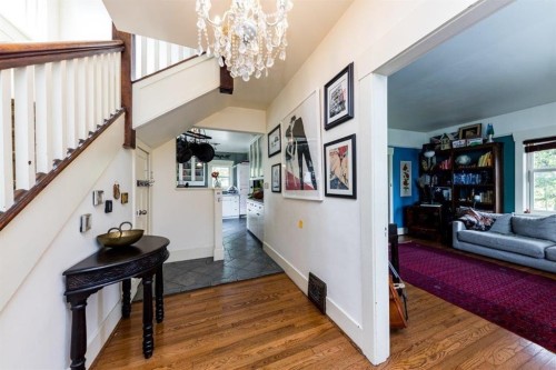 364 14Th Street E, North Vancouver, BC 
