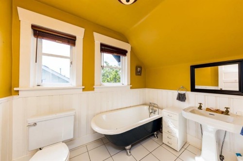 364 14Th Street E, North Vancouver, BC 