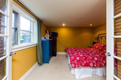 364 14Th Street E, North Vancouver, BC 