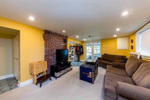 364 14Th Street E, North Vancouver, BC 