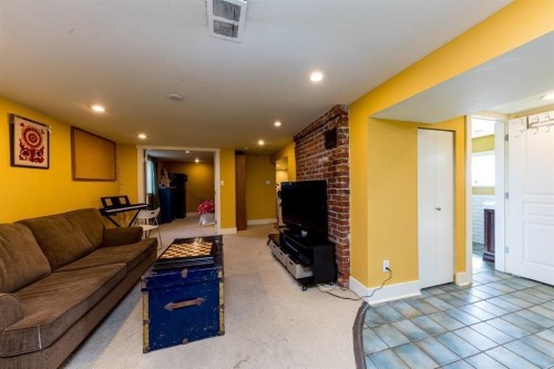 364 14Th Street E, North Vancouver, BC 