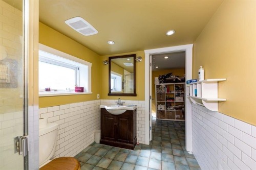 364 14Th Street E, North Vancouver, BC 