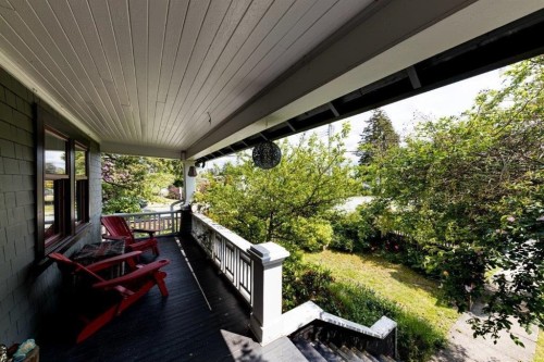 364 14Th Street E, North Vancouver, BC 