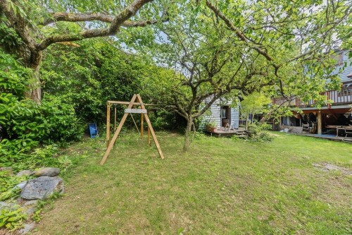 364 14Th Street E, North Vancouver, BC 