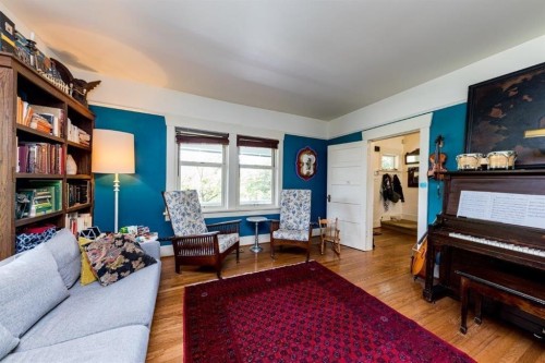 364 14Th Street E, North Vancouver, BC 