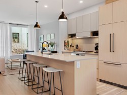 31-528 2nd Street E North Vancouver, BC V7L 0G8