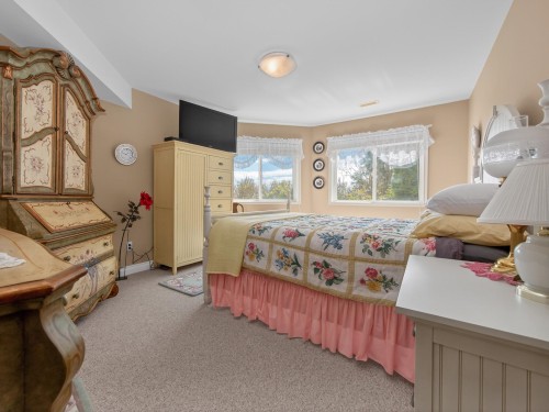 6249 Baillie Road, Sechelt, BC 