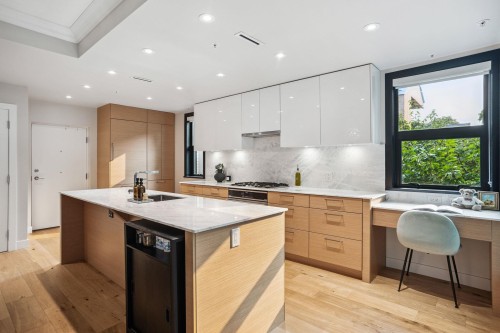 201-3669 11Th Avenue W, Vancouver, BC 