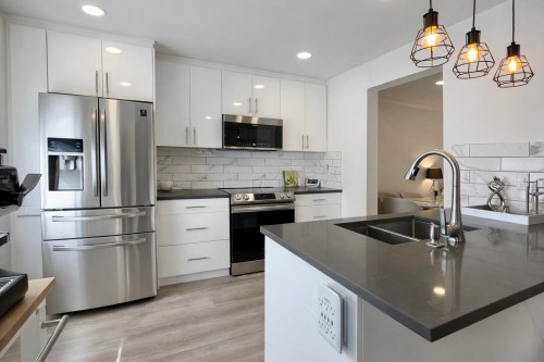 438 Carlsen Place  Port Moody, BC V3H 3Z9