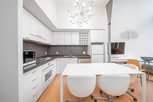 119 Regiment Square, Vancouver, BC 