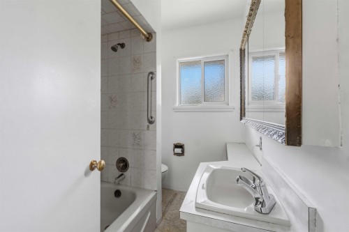 922 Surrey Street, New Westminster, BC 