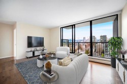 1702-1330 Harwood Street Vancouver, BC V6E 1S8