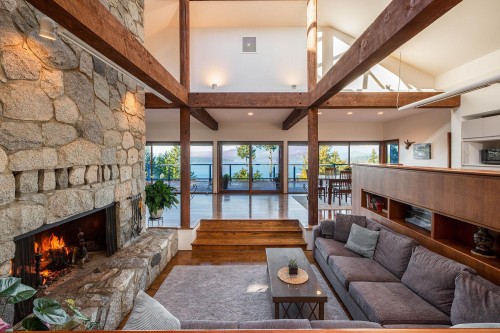 1675 Whitesails Drive  Bowen Island, BC V0N 1G2