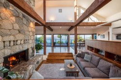 1675 Whitesails Drive Bowen Island, BC V0N 1G2