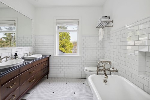 1749 38Th Avenue W, Vancouver, BC 