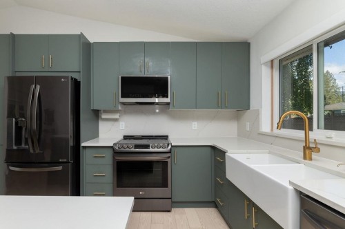 5700 Trident Avenue, Sechelt, BC 