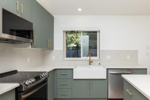 5700 Trident Avenue, Sechelt, BC 